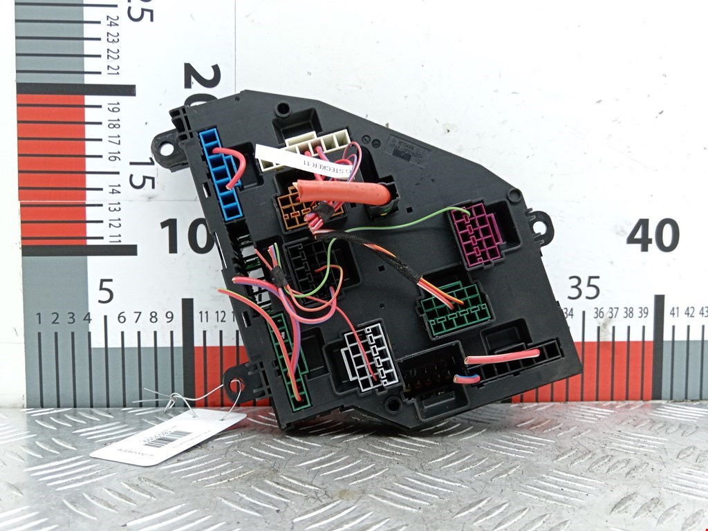Датчик уровня в бачок омывателя BMW 5er 5 серия F10/F11/F07 2009-2017