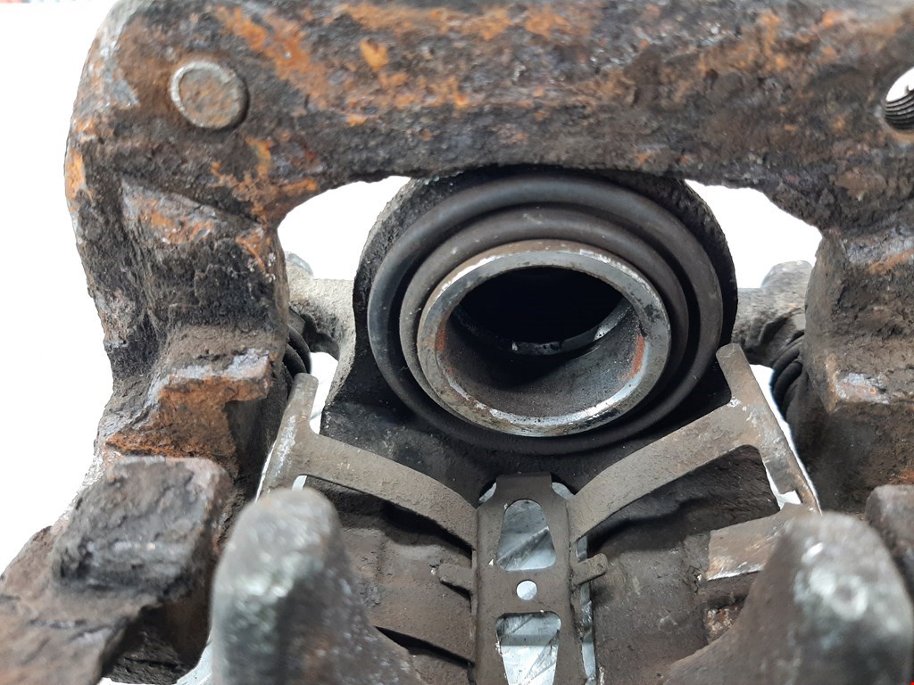 Суппорт задний правый HONDA CR-V II 2002-2007