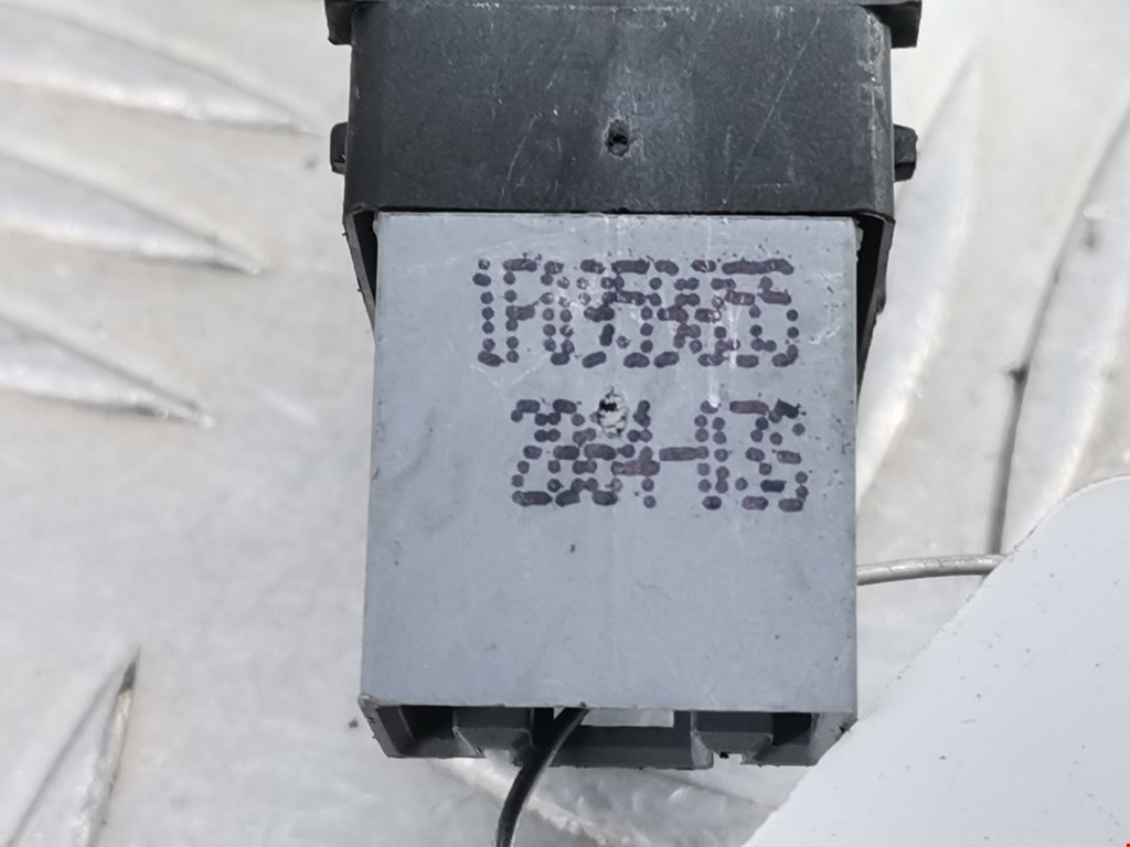 Кнопка стеклоподъемника VOLKSWAGEN Golf V 2003-2009