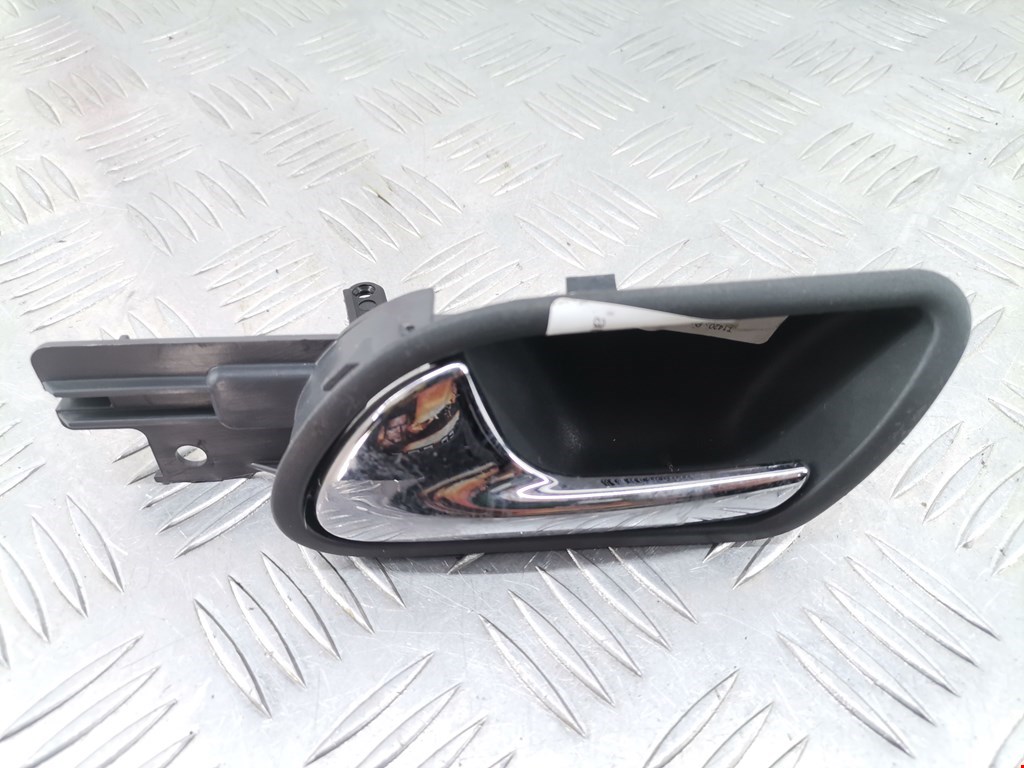 Ручка дверная задняя внутренняя левая VOLKSWAGEN Golf V 2003-2009