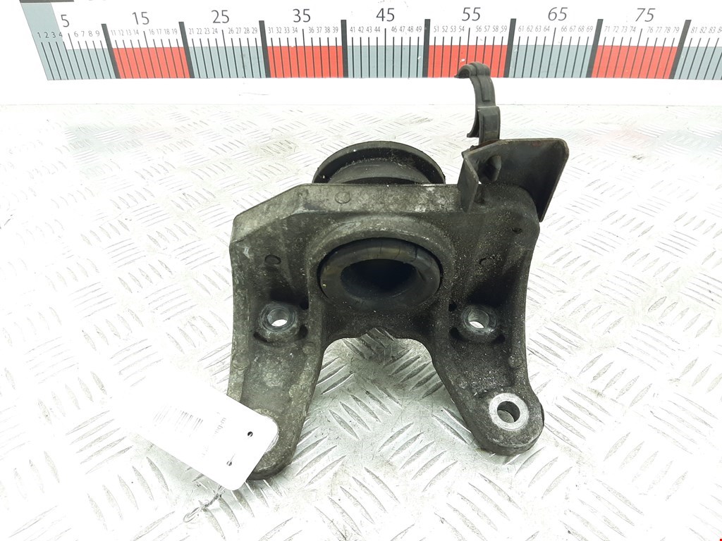 Кронштейн (крепление лапа траверса) кпп Opel Vivaro A (2001-2014)