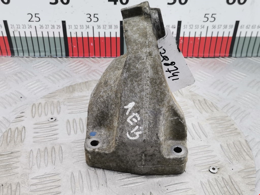 Кронштейн (крепление лапа) двигателя Mercedes CLS-Class (W219) (2004-2010)