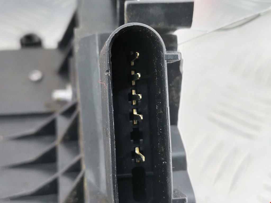 Замок двери задней правой FORD Fiesta 2008-2012