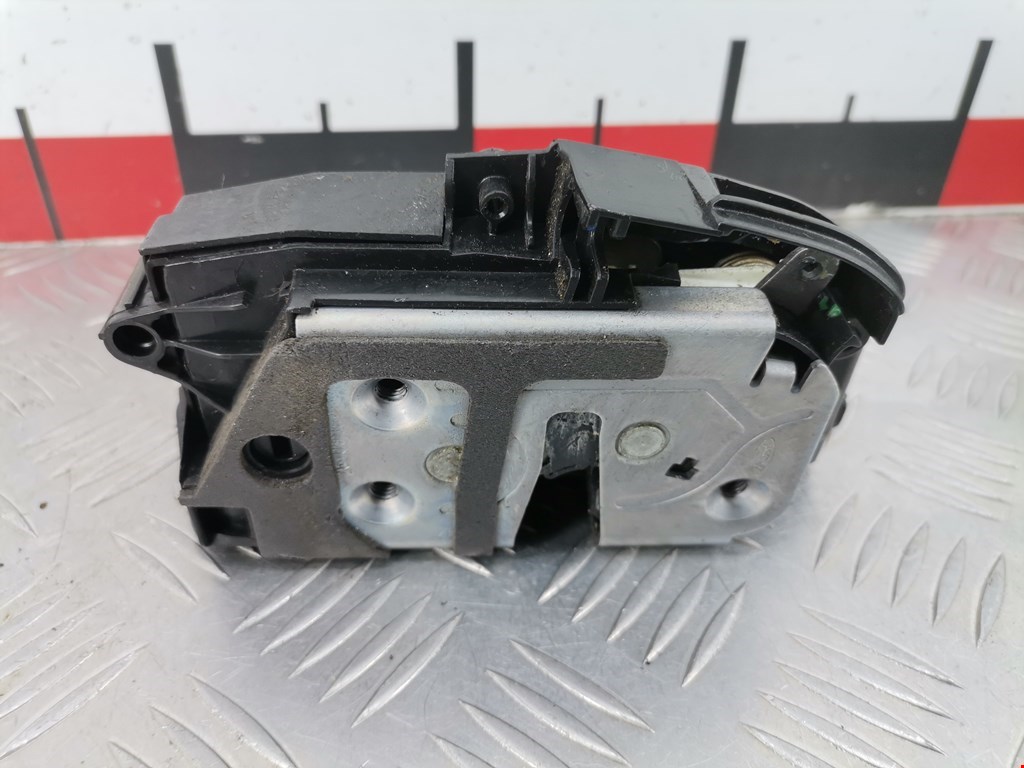 Замок двери задней правой FORD Fiesta 2008-2012