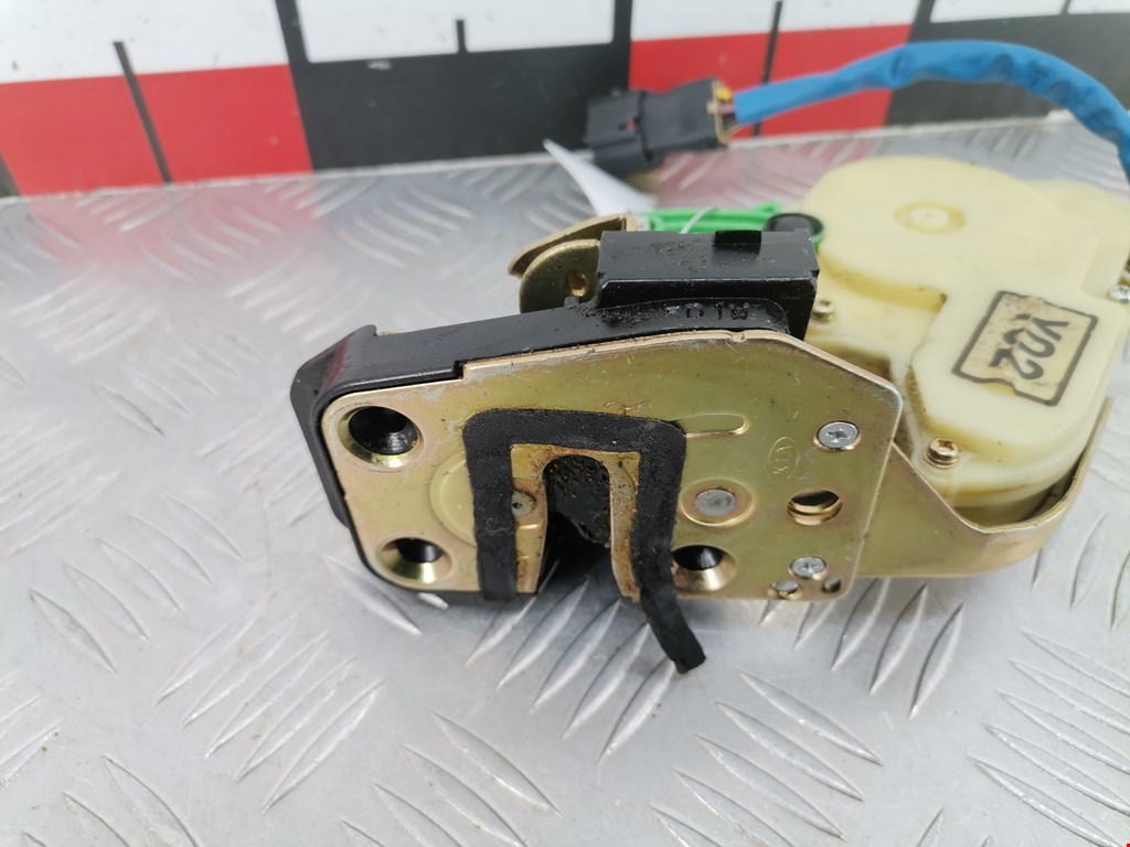 Замок двери задней правой KIA Sorento 2002-2009