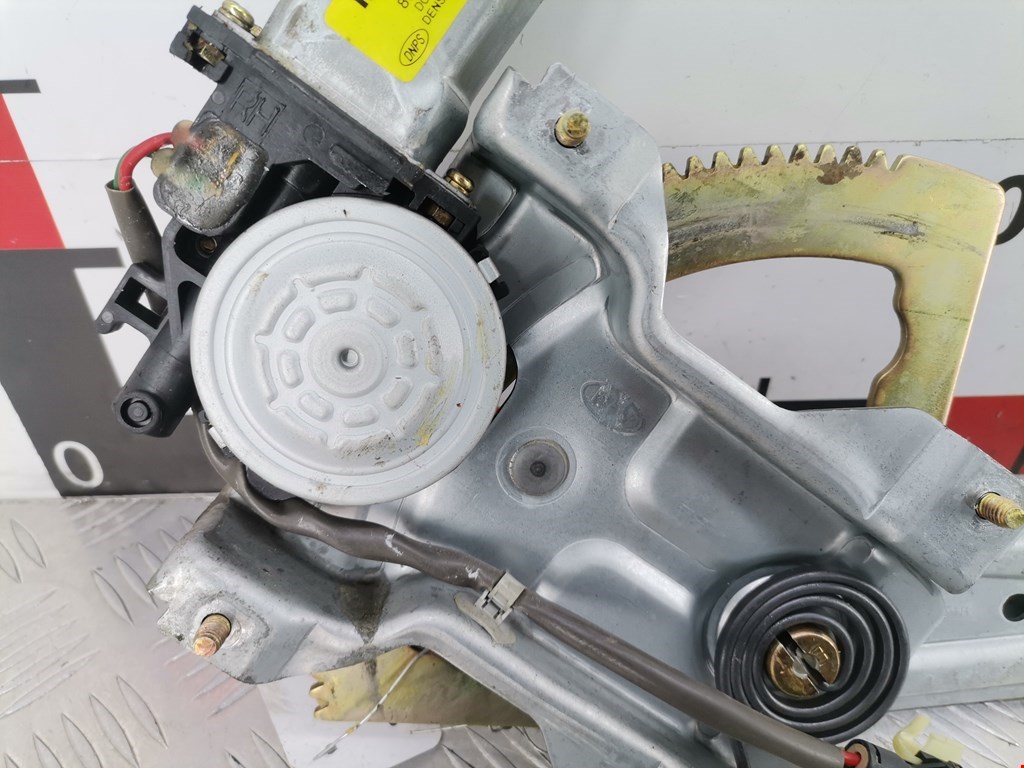 Стеклоподъемник задний правый KIA Sorento 2002-2009