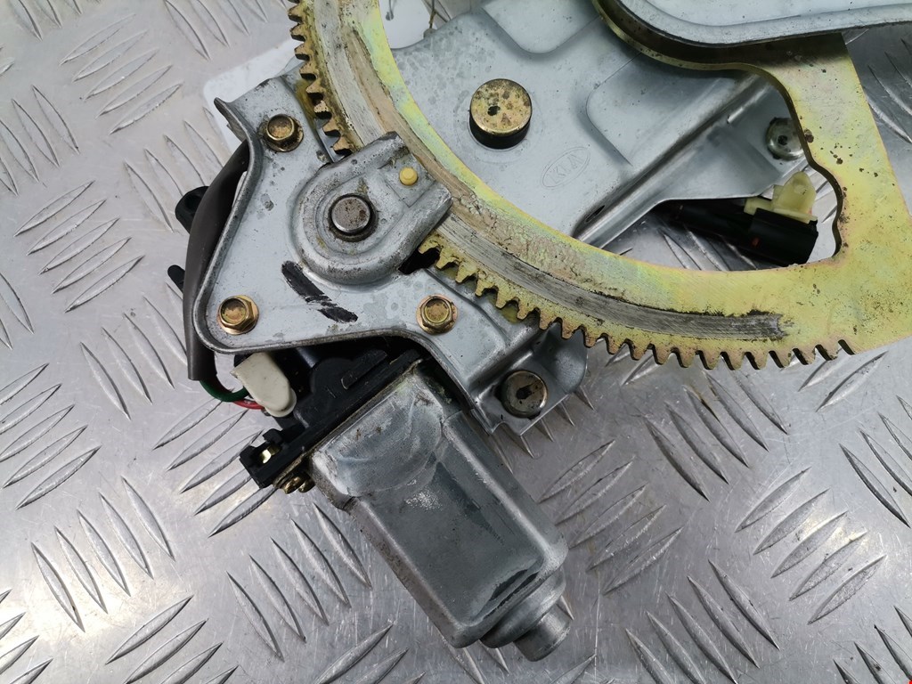 Стеклоподъемник задний правый KIA Sorento 2002-2009