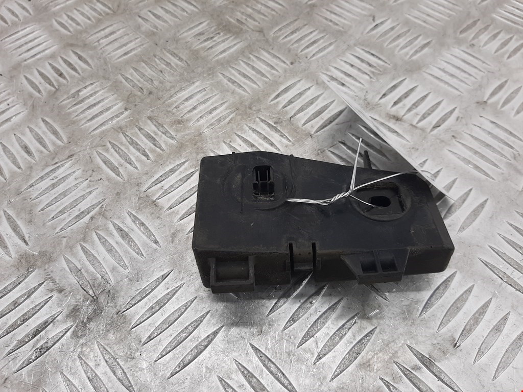 Кронштейн заднего бампера левый правый LEXUS RX 300\330\350\400H 2003-2009