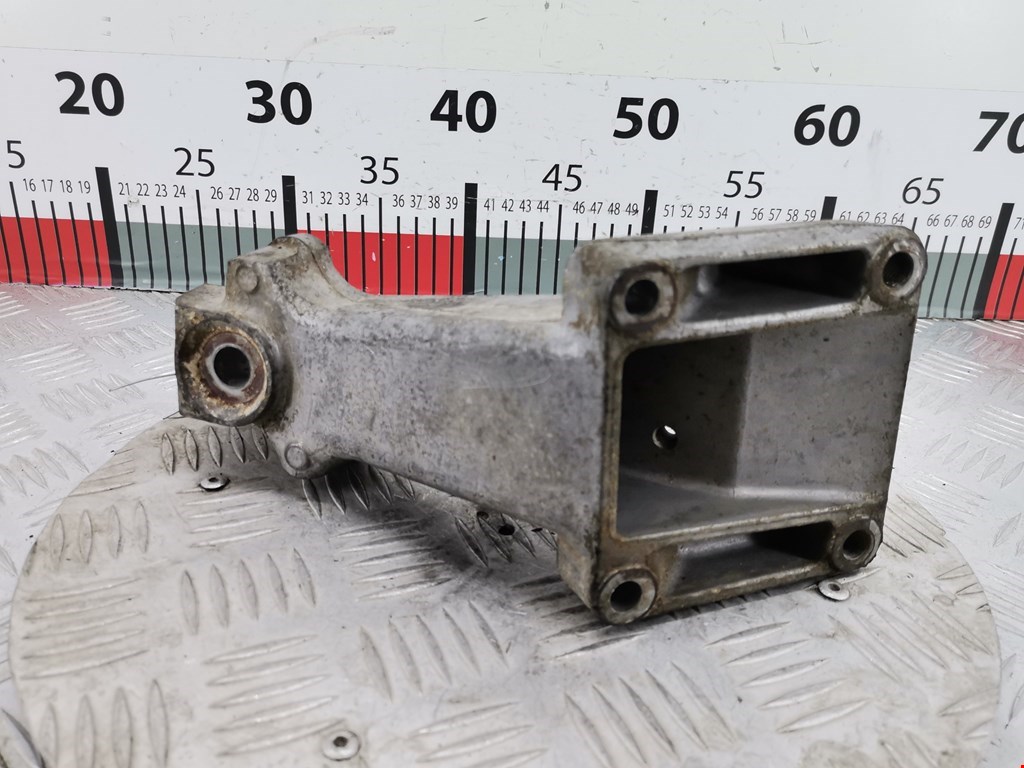 Кронштейн (крепление лапа) двигателя Mercedes Sprinter 1 (W901-905) (1995-2006)