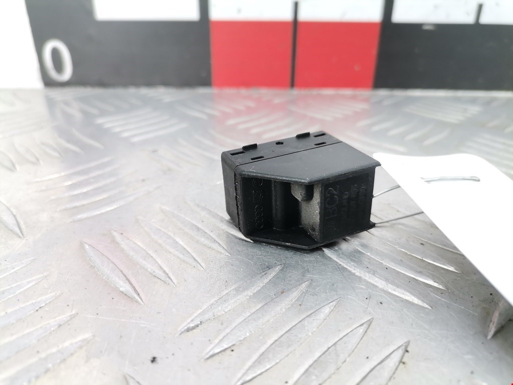 Кнопка стеклоподъемника VOLKSWAGEN Passat B5 1997-2005