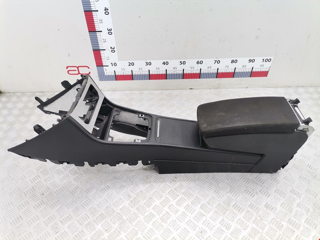 Подлокотник в салон VOLKSWAGEN Passat CC 2008-2017