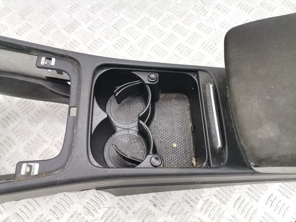 Подлокотник в салон VOLKSWAGEN Passat CC 2008-2017