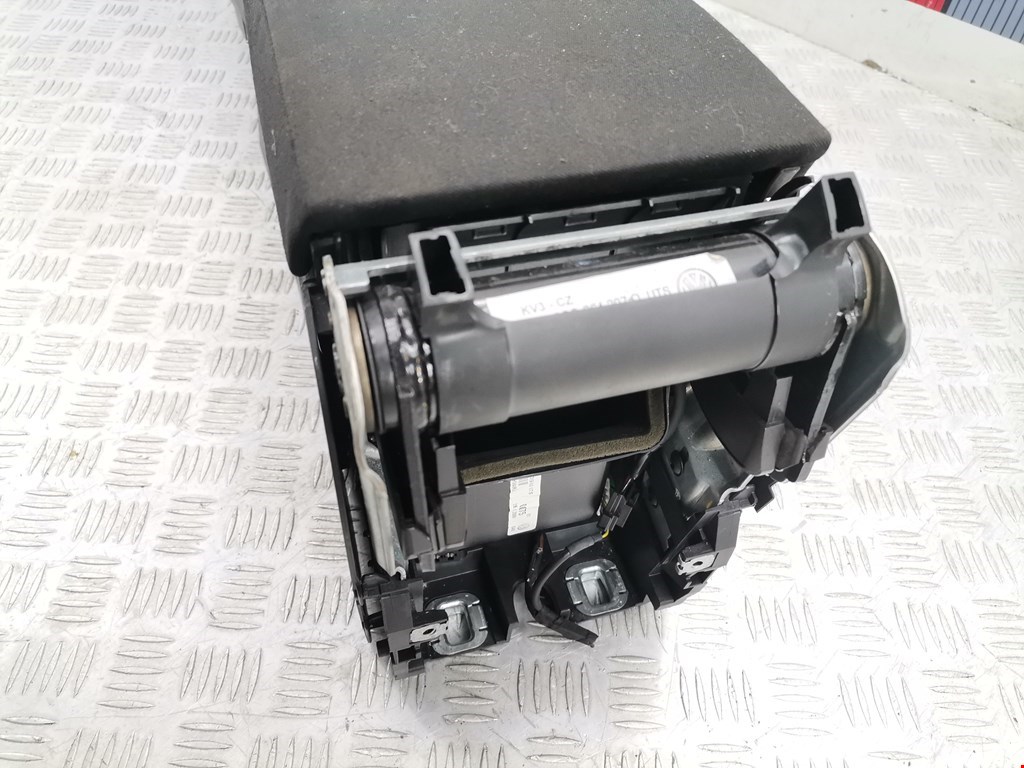 Подлокотник в салон VOLKSWAGEN Passat CC 2008-2017