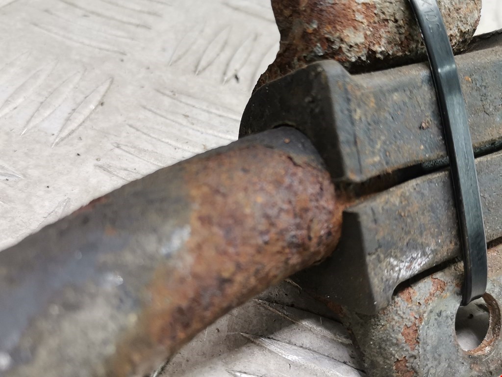 Стабилизатор передний (поперечной устойчивости подвески) MITSUBISHI Sigma 1990-1996