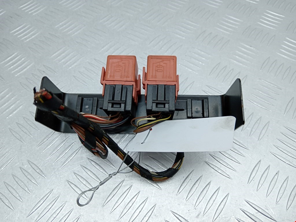 Блок реле BMW 6er E63/E64 2003-2011