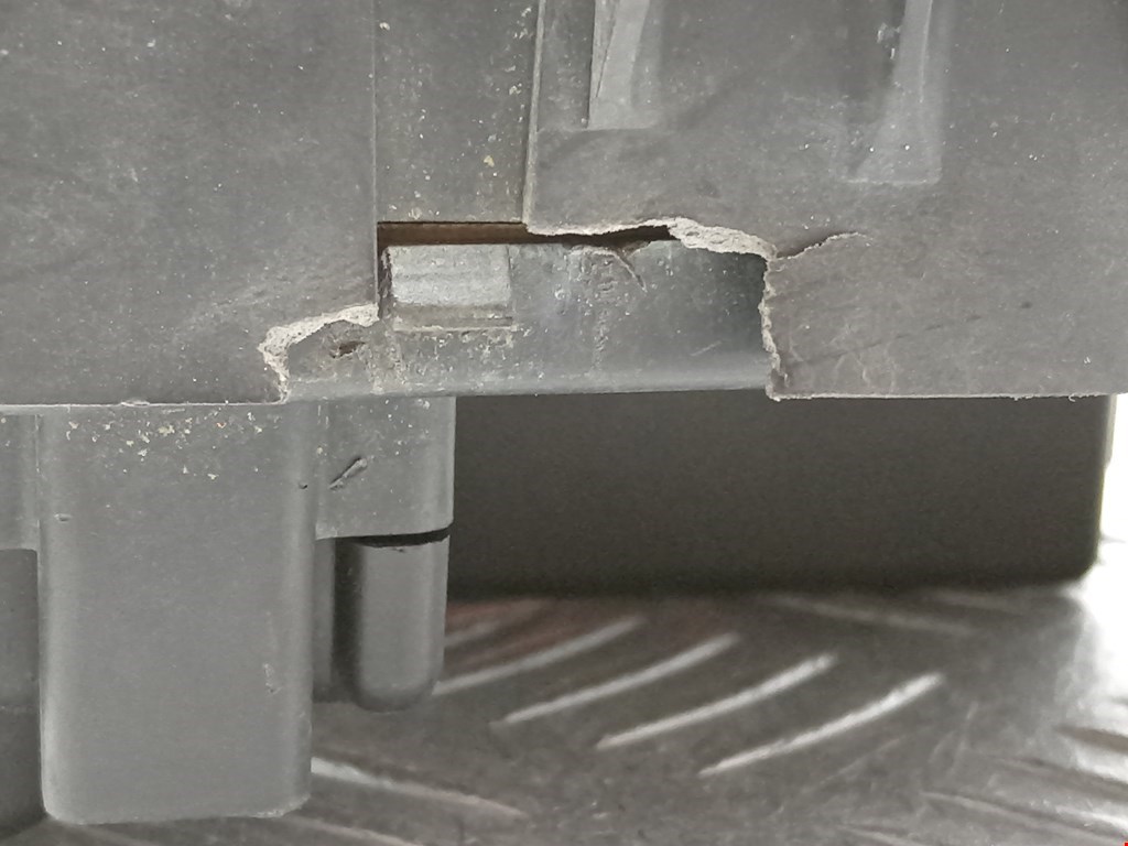 Датчик уровня в бачок омывателя BMW 6er E63/E64 2003-2011