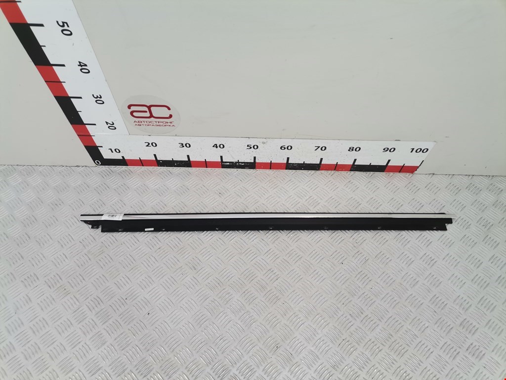 Накладка декоративная (молдинг) стекла двери передней правой Audi A6 C5 (1997-2005)