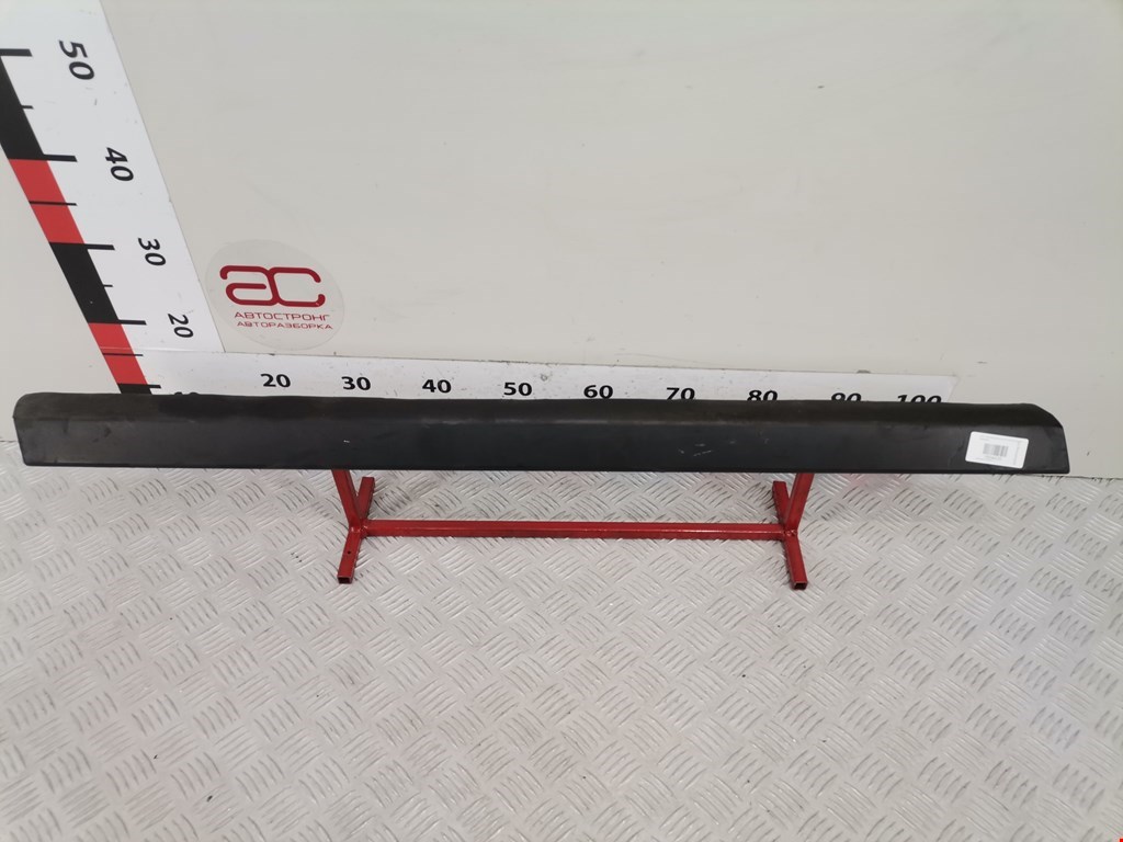 Накладка (молдинг) двери передней левой Volkswagen Passat 5 (1996-2000)