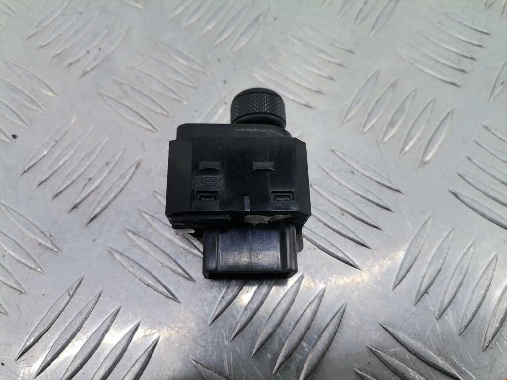 Блок управления зеркалами SUZUKI Splash 2008-2015