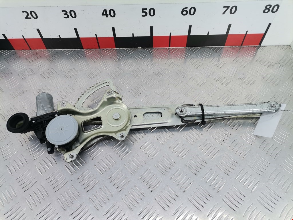 Стеклоподъемник передний правый TOYOTA Prius II XW20 2003-2012