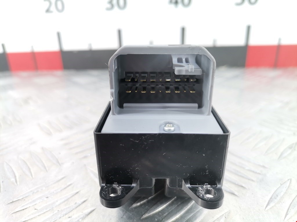 Блок управления стеклоподъемниками TOYOTA Prius II XW20 2003-2012