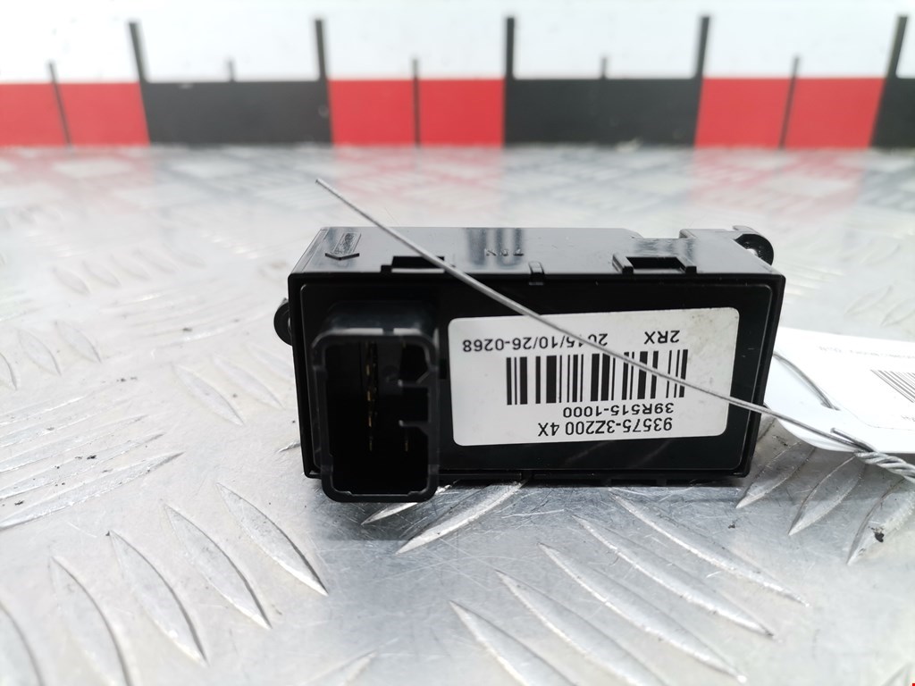 Кнопка стеклоподъемника HYUNDAI i40 2011-2019