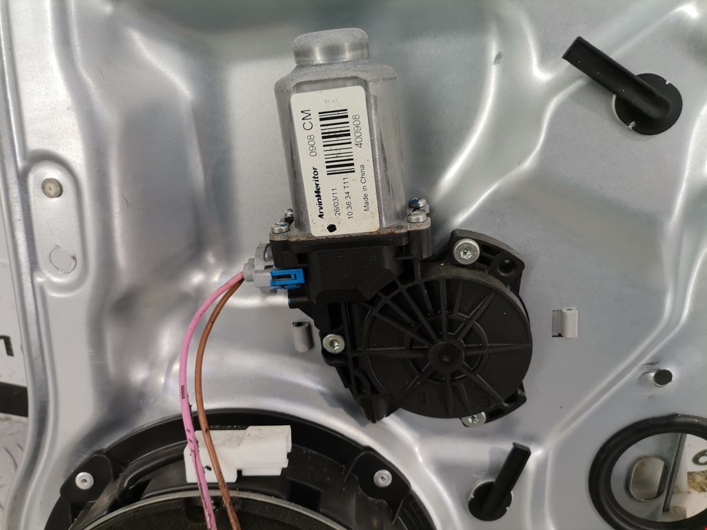 Стеклоподъемник задний правый HYUNDAI Santa Fe CM 2005-2012