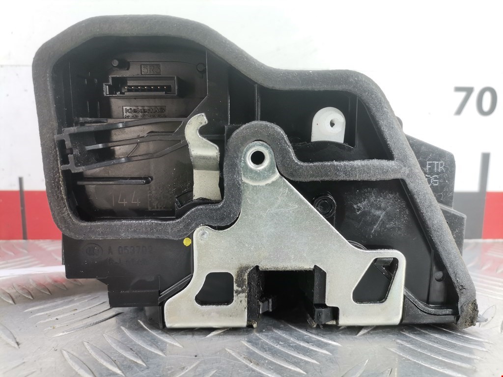 Замок двери передней правой BMW 5er 5 серия F10/F11/F07 2009-2017