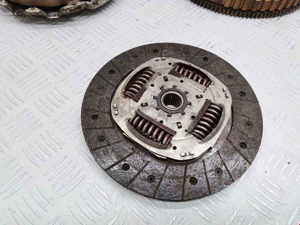 Маховик (демпфер сцепления) DACIA Sandero 2008-2012