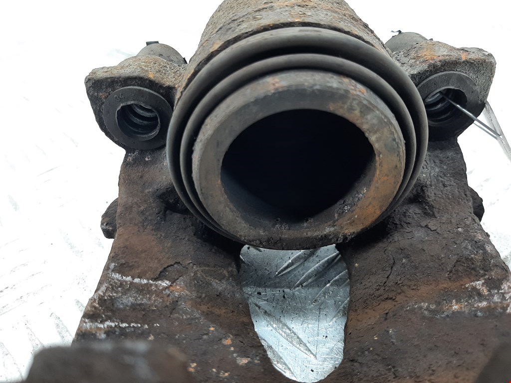 Суппорт передний левый AUDI A3 8P 2003-2013