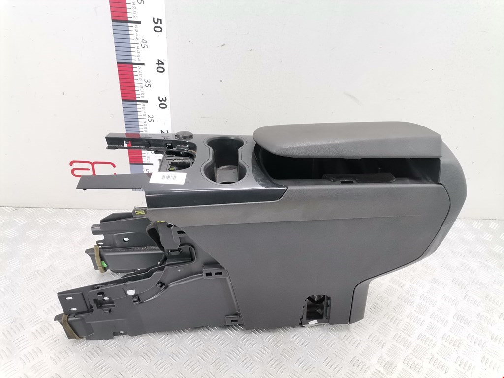 Подлокотник в салон PEUGEOT Partner 2008-2018