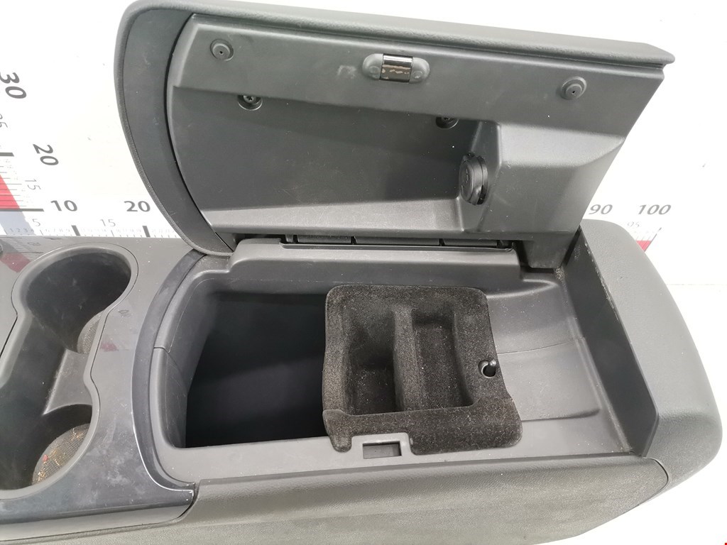 Подлокотник в салон PEUGEOT Partner 2008-2018