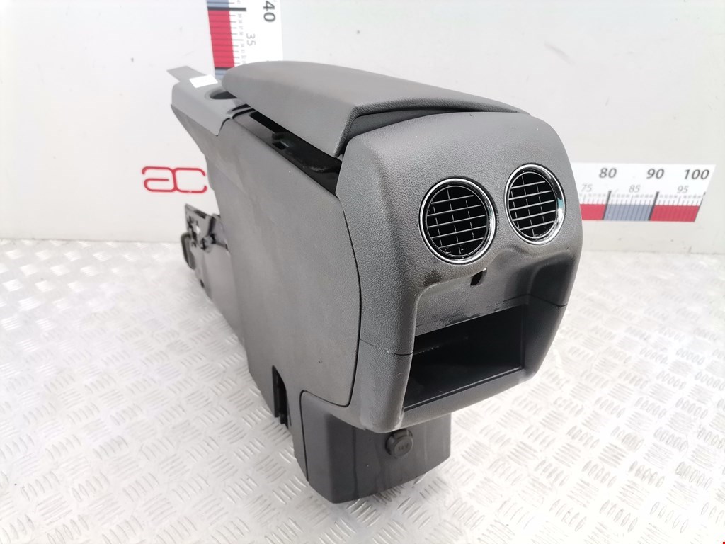 Подлокотник в салон PEUGEOT Partner 2008-2018