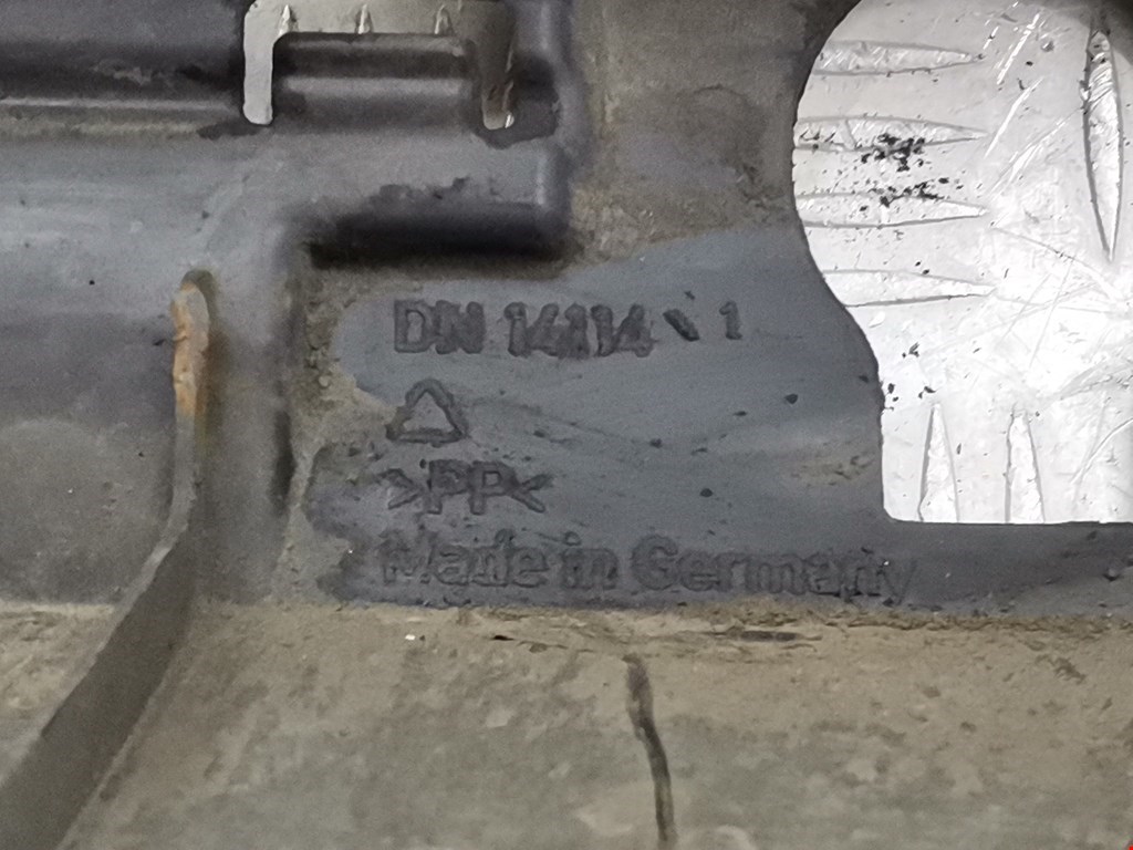 Кронштейн заднего бампера центральный MERCEDES-BENZ Sprinter 906 2006-2018