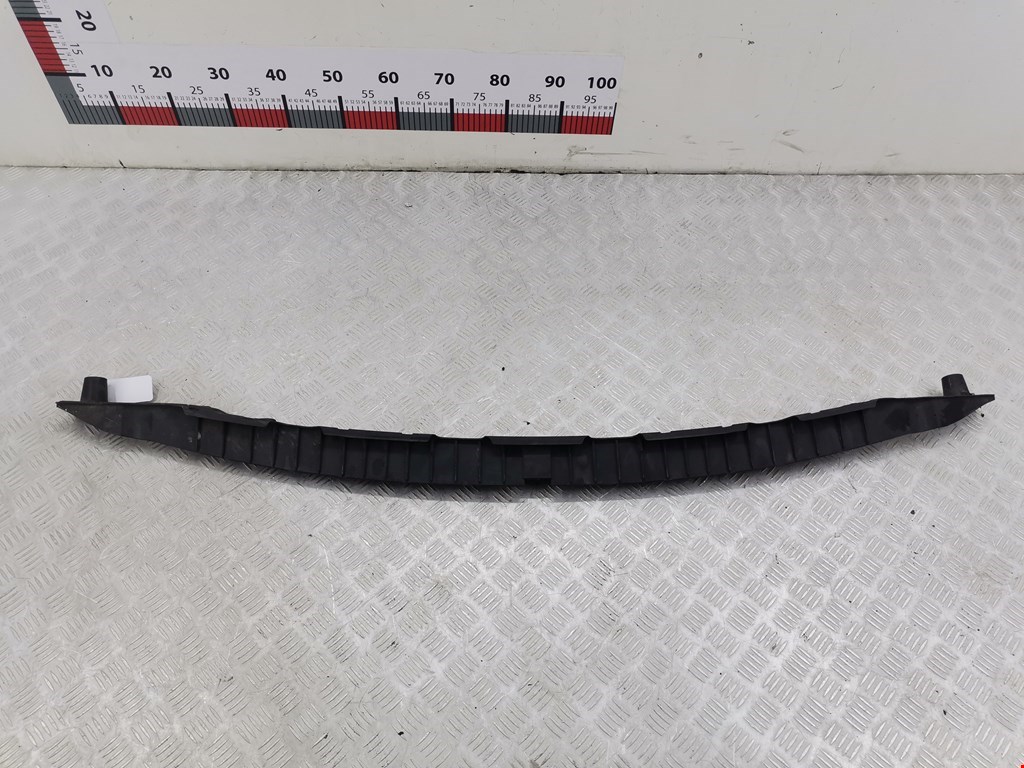 Кронштейн заднего бампера центральный VOLKSWAGEN Touareg 2002-2010