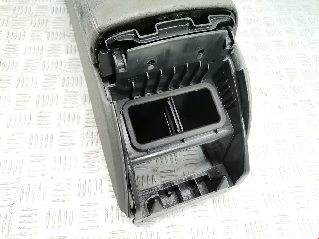 Подлокотник в салон MERCEDES-BENZ CLS-Class C219 2004-2010