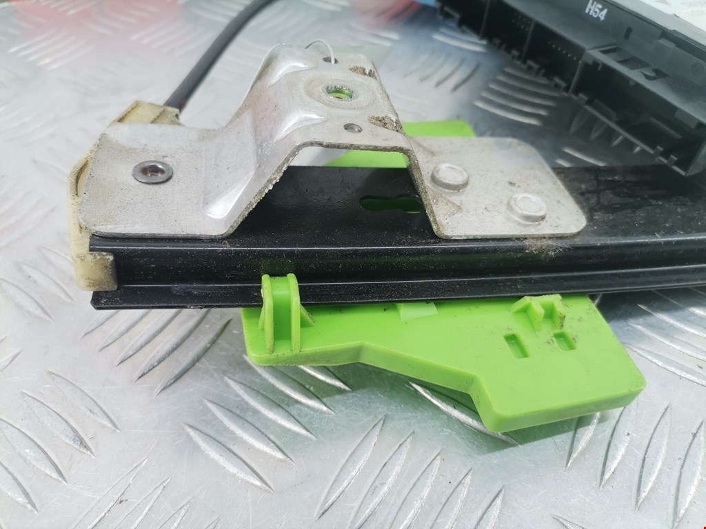 Стеклоподъемник задний правый AUDI A4 B6 2001-2005