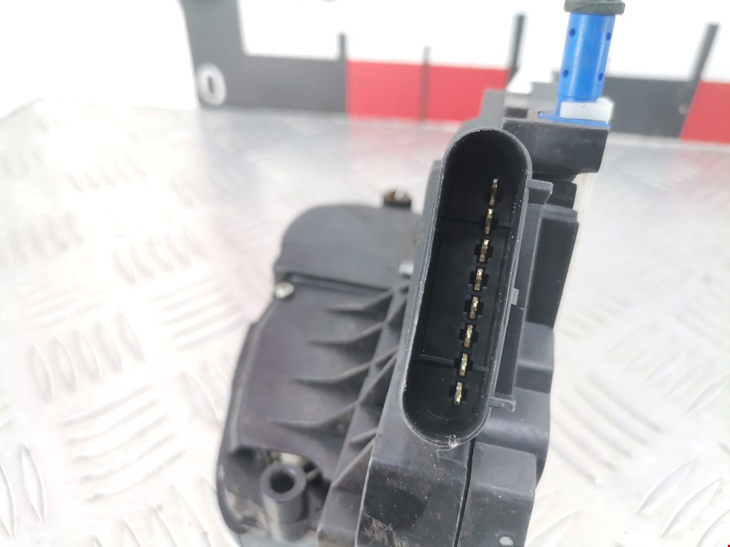 Замок двери передней правой FORD Fiesta 2008-2012