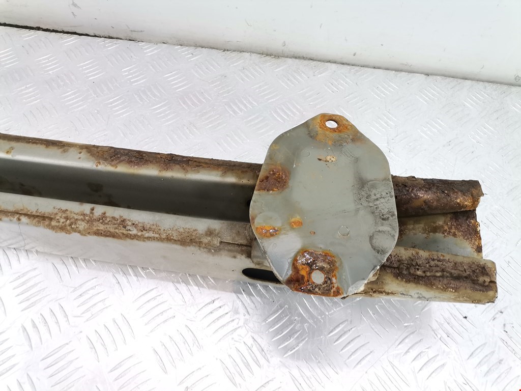 Усилитель переднего бампера (передний) TOYOTA Corolla E120 2001-2006