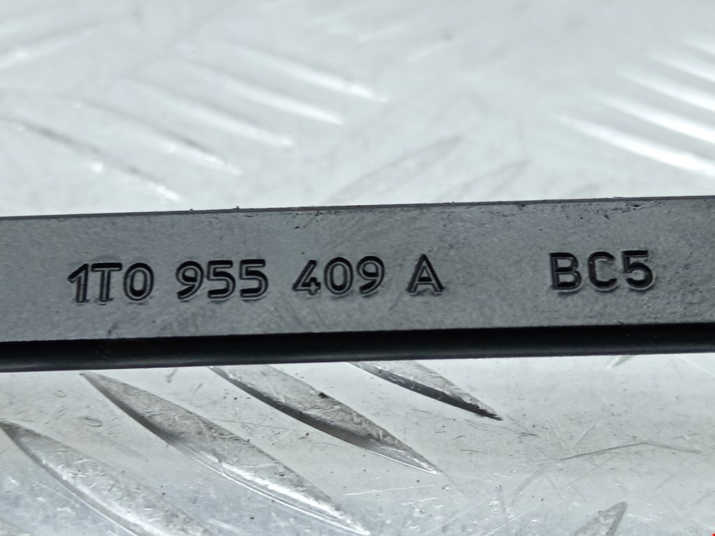 Поводок дворников передний левый/ правый VOLKSWAGEN Touran 2003-2010