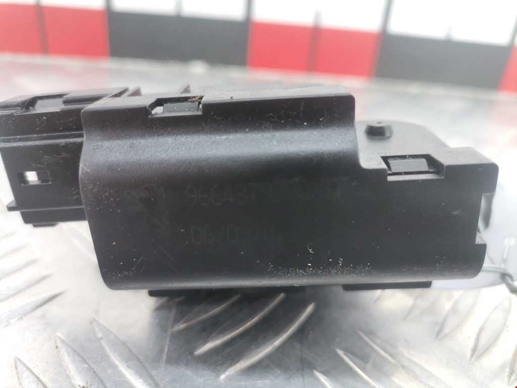 Замок багажника (крышки двери) PEUGEOT 207 2006-2015