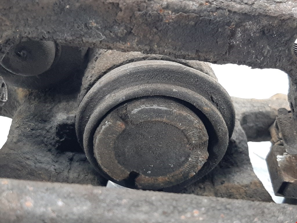 Суппорт задний правый AUDI A4 B8 2007-2015