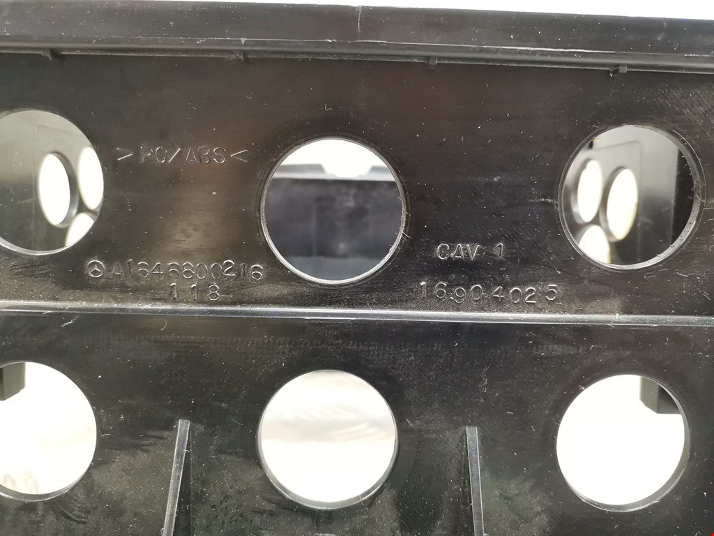 Рамка магнитолы MERCEDES-BENZ M-Class W164 ML 2005-2011