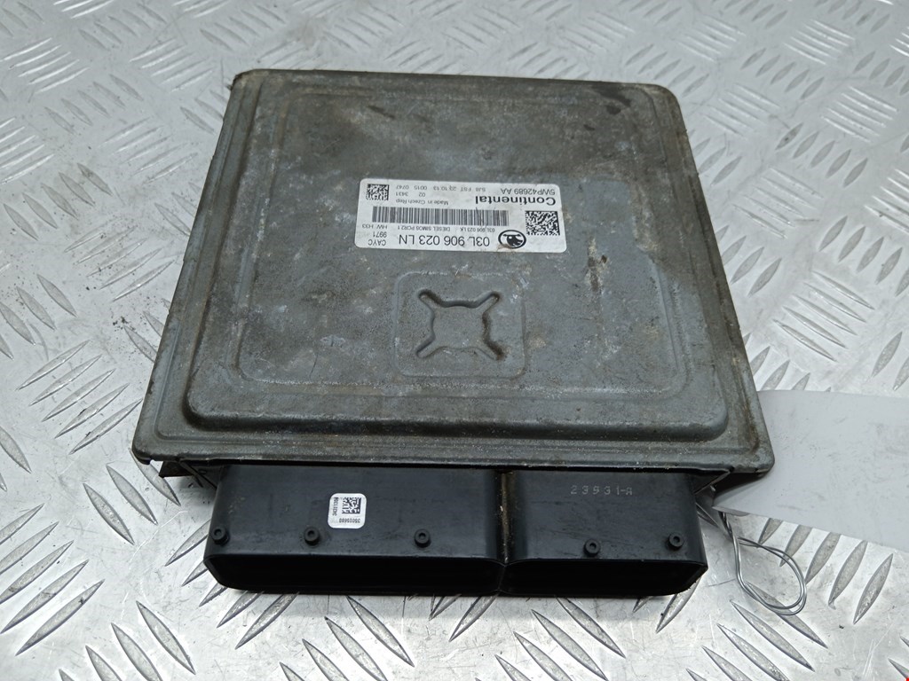 Блок управления двигателя (ЭБУ) SKODA Rapid 2012-2020