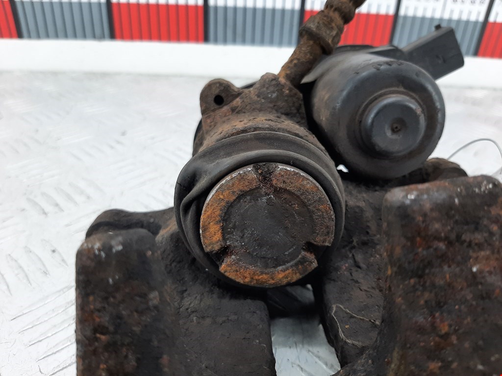 Суппорт задний правый AUDI A4 B8 2007-2015