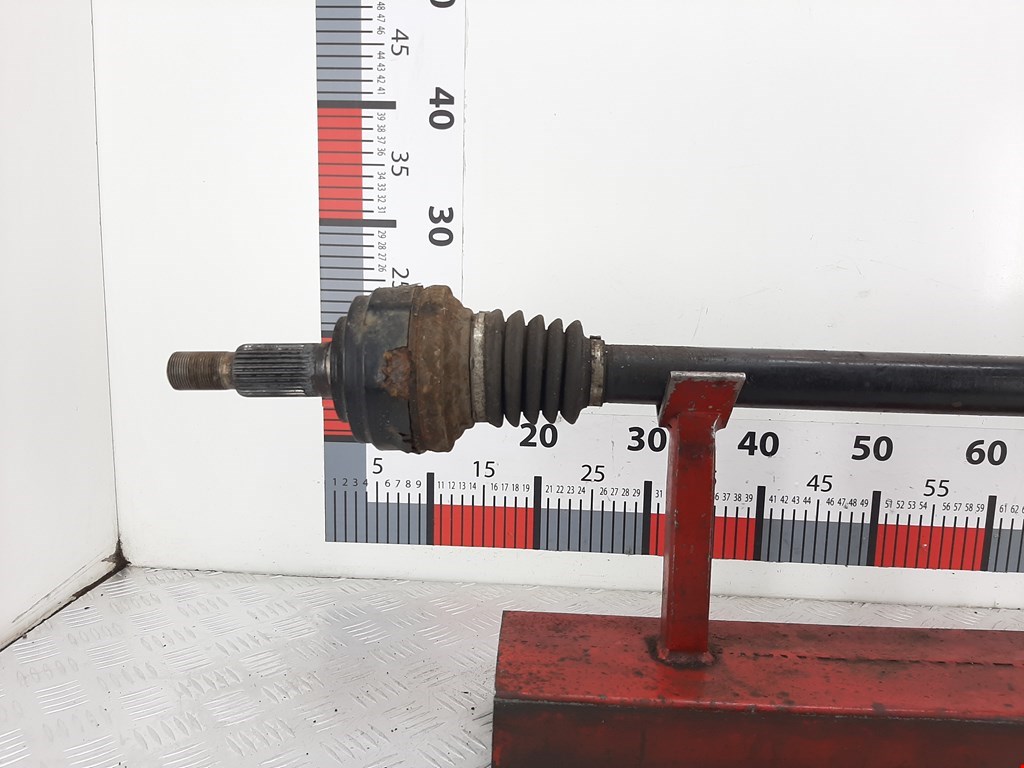 Полуось (привод, приводной вал) задняя правая VOLKSWAGEN Touareg 2010-2018