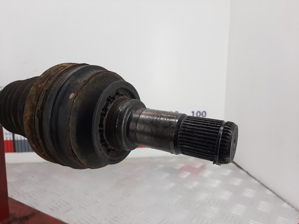 Полуось (привод, приводной вал) задняя правая VOLKSWAGEN Touareg 2010-2018