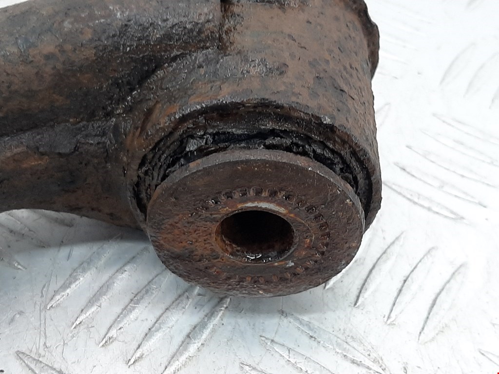 Рычаг передний правый TOYOTA Hilux VII AN10 AN 20 AN30 2005-2015