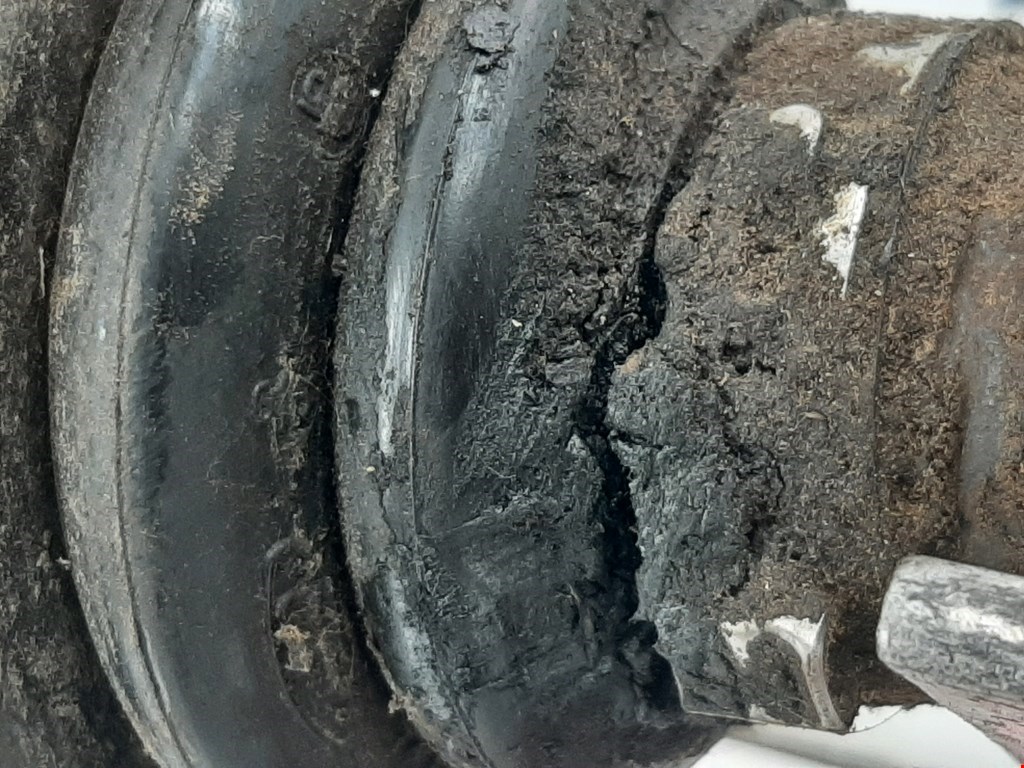 Полуось (привод, приводной вал) передняя правая FORD Focus I 1998-2005