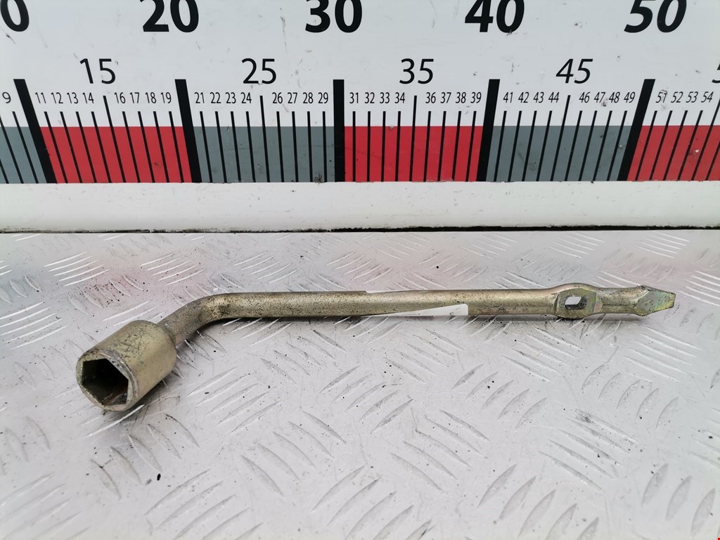 Ключ балонный MITSUBISHI Carisma 1995-1999